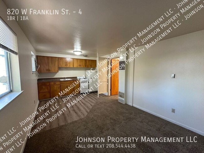 Building Photo - Downtown Boise 1 bedroom with All Utilitie...