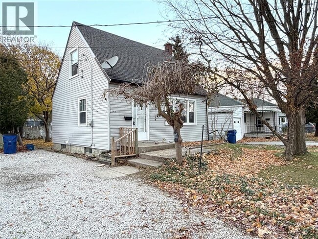 Building Photo - 149 Tweedsmuir Ave W