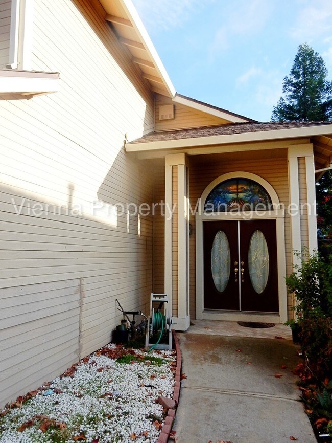 Foto del edificio - 8120 Pinefield Dr
