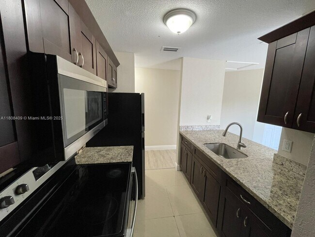 Foto del edificio - 1471 NW 22nd Ct
