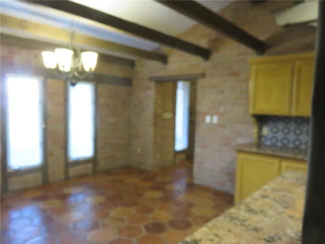 Building Photo - 5335 E Riverview St
