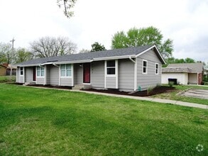 Building Photo - 2733 SW Arrowhead Rd