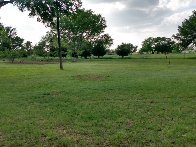 Building Photo - 911 Proctor Ln