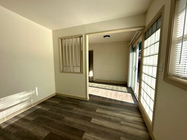 Foto del edificio - 4 Bedroom Parkrose Home with Bonus Room!