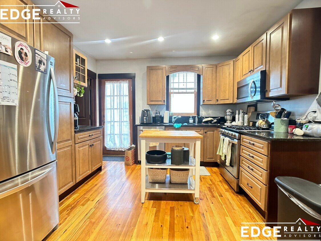 Primary Photo - 22 Saybrook St