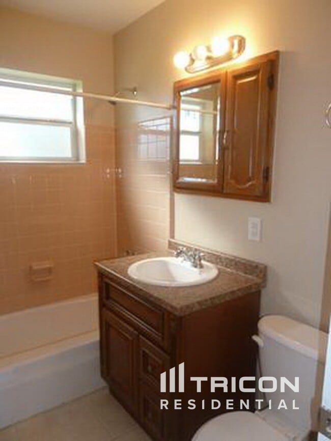 Foto del edificio - 944 Shorecrest Ave