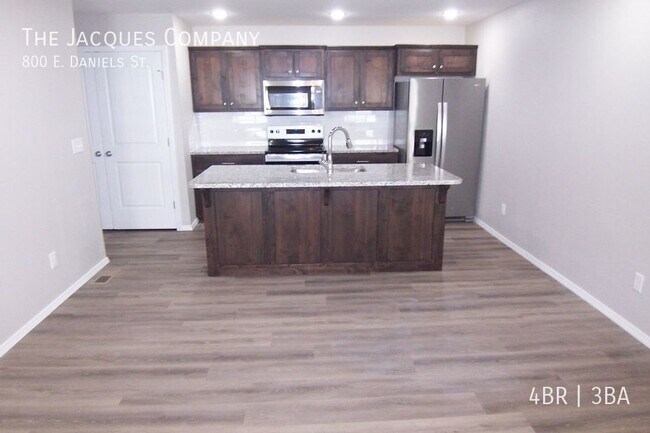 Foto del edificio - 800 E Daniels St