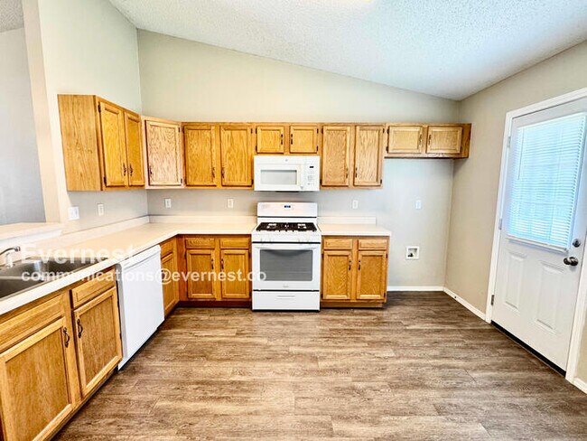 Foto del edificio - Lovely 3-Bedroom Home with Modern Amenitie...