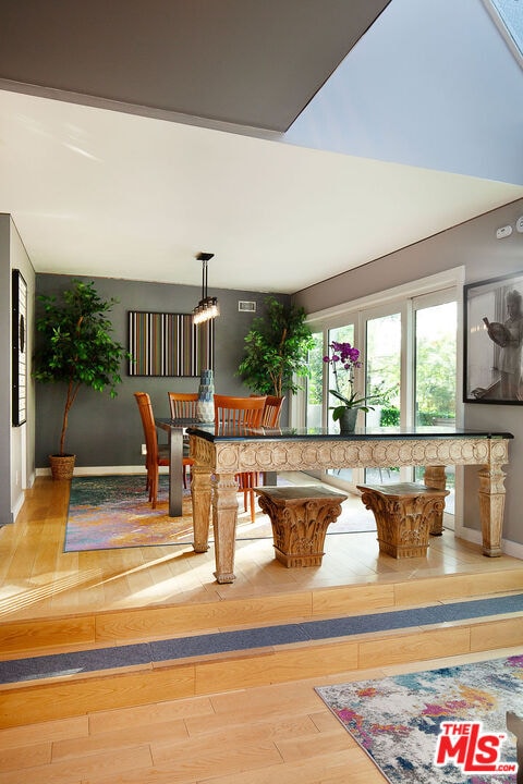 Foto del edificio - 7943 Willow Glen Rd
