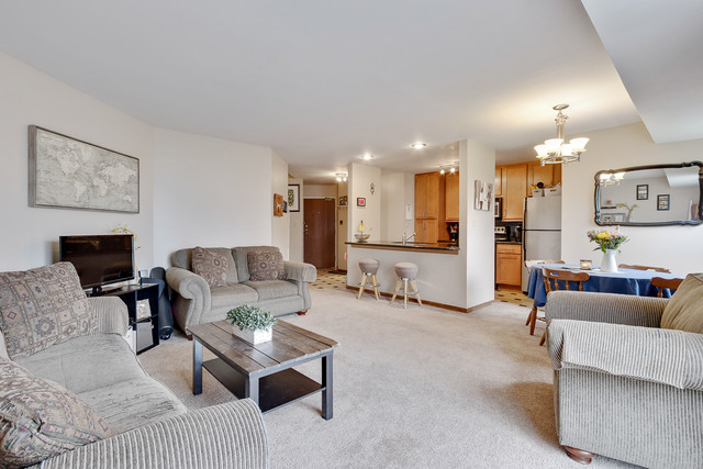 Foto del edificio - 123 Crestwood Ct