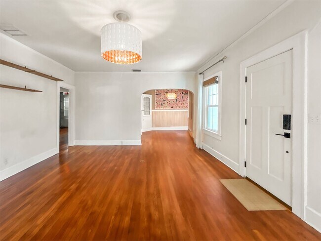 Building Photo - Lovely Home for Rent with Fireplace & Fully Fenced Yard– 2Bed | 2Bath