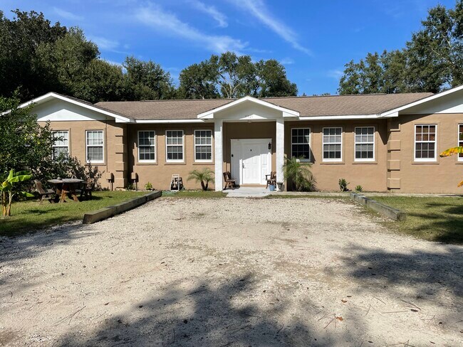 Foto del edificio - 11921 Woodland Ave