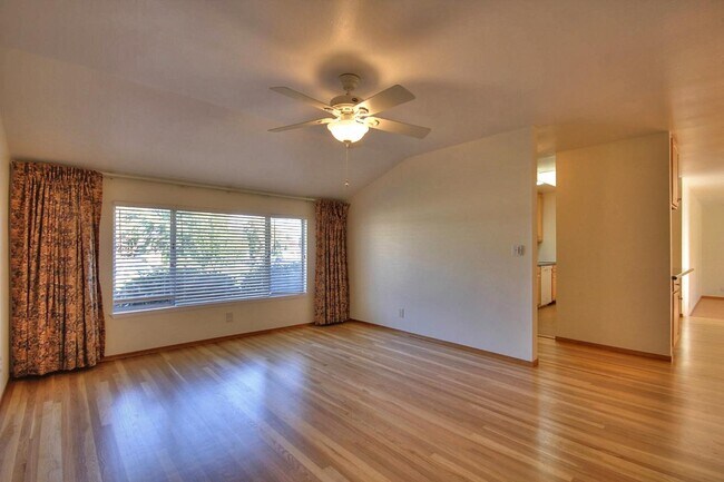 Building Photo - 1012 Thistle Ct