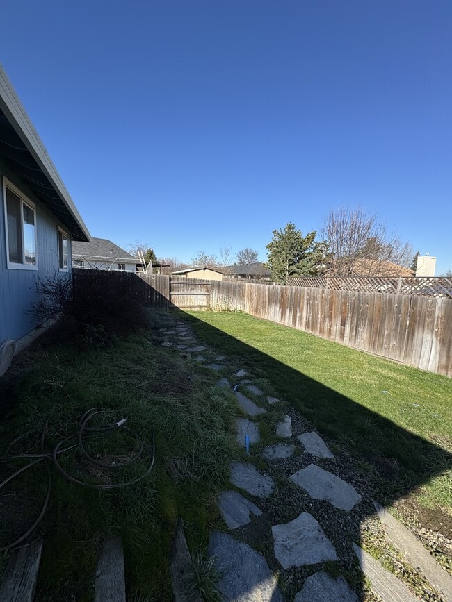 Building Photo - 935 Fairfield Cir