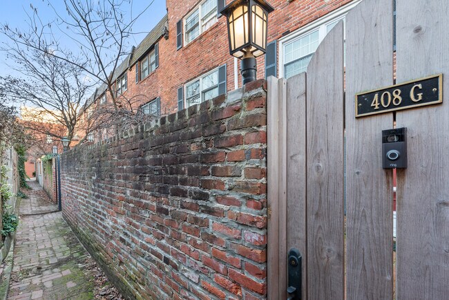 Building Photo - 408 S Croskey St