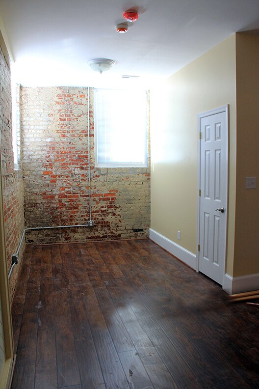 Den/Bedroom area - 2607 Granby St