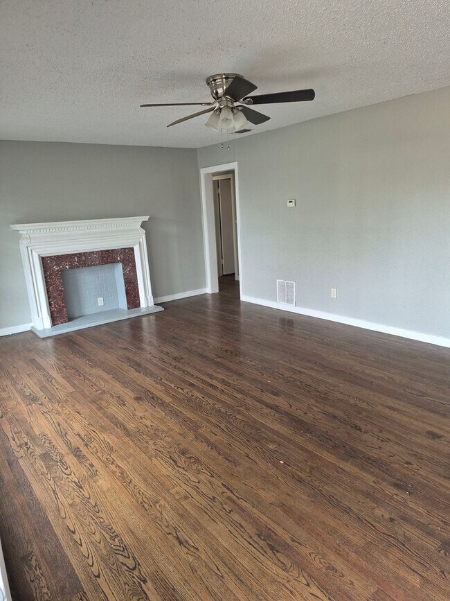 Building Photo - Charming 3-Bedroom, 2-Bath Home with Bonus...