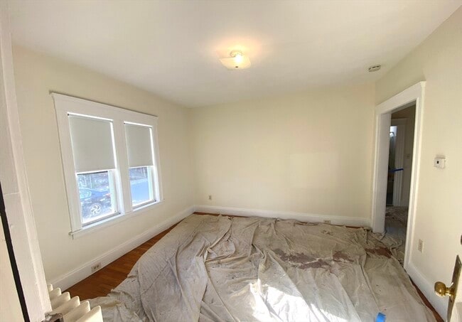 Building Photo - 5 Spring Valley Rd
