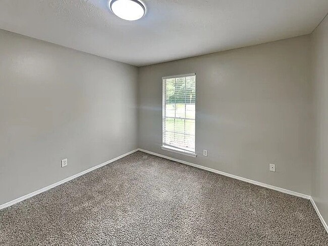 Building Photo - 3327 Sycamore Springs Dr
