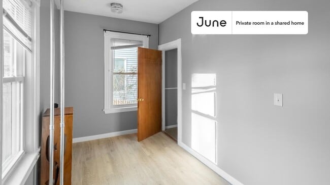 Foto del edificio - Room in Shared 5 bed/1 bath home