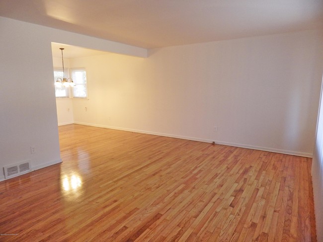 Foto del edificio - 3716 River Rd