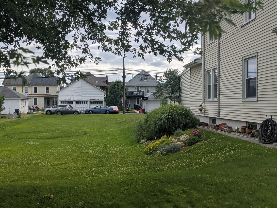 Foto principal - 613 N Chestnut St