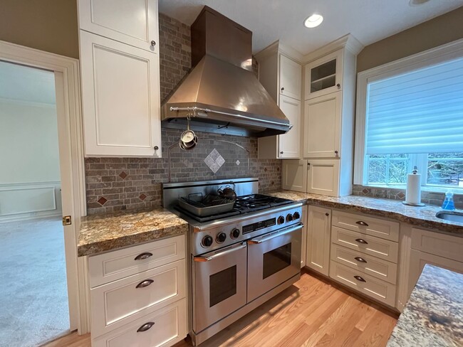 Building Photo - Paradise 4 Bed + 4 Bath Built on Two Lots ...