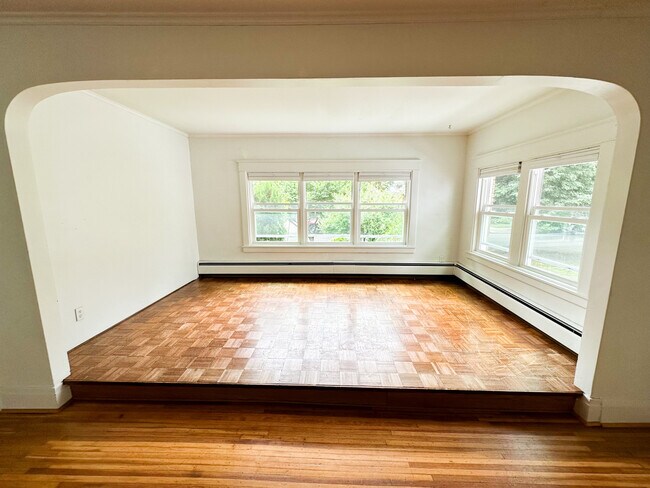 Extra sitting room/sun room - 299 Wellington Rd