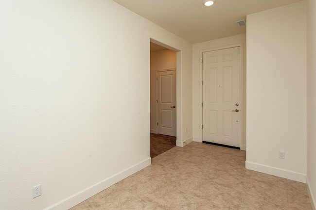 Building Photo - 2032 Frst Grv Ln