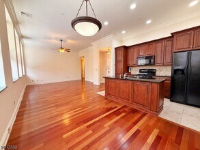 Building Photo - 33 Forest Ave