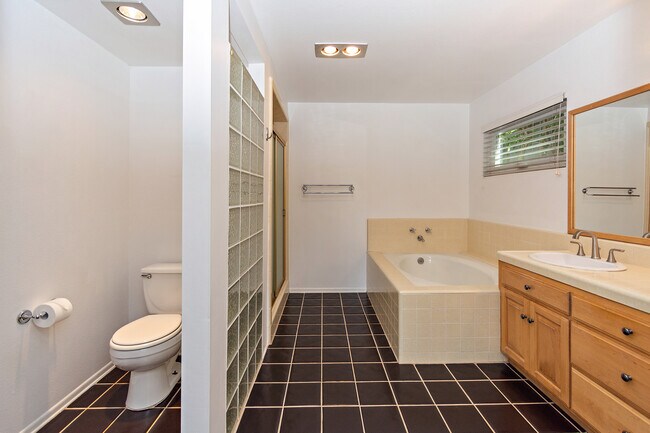 Primary bathroom - 1714 Carlson Ln
