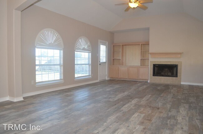 Building Photo - 3 br, 2.5 bath House - 14118 VINCENT DR.