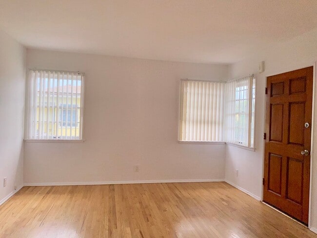 Building Photo - 360 Rennie Ave