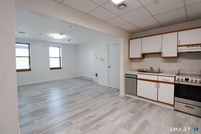 Building Photo - 209 Bank St