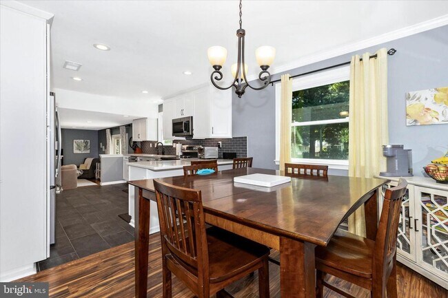 Foto del edificio - This move-in ready home is a fantastic opportunity in a prime Olney location!