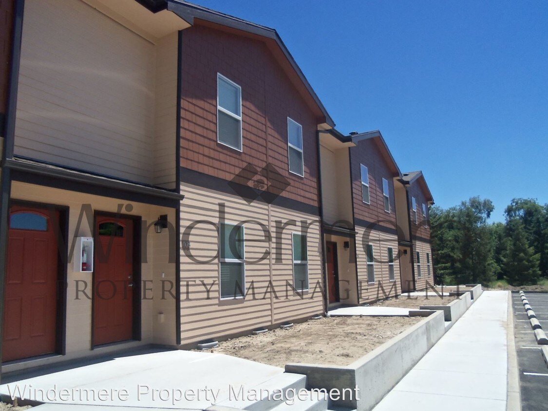 Primary Photo - 55 SW Silverstar Ln