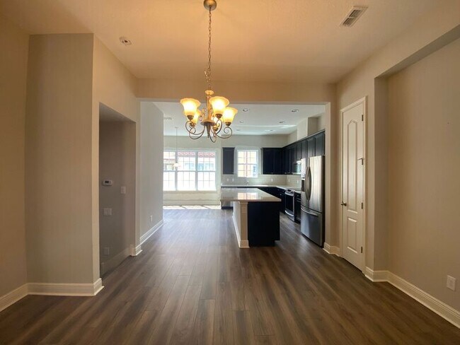 Building Photo - 2408 Lobelia Dr