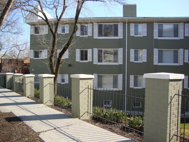 Building Photo - 750 Barnaby St SE