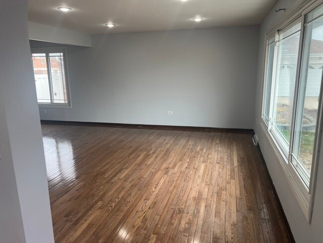 Building Photo - 8440 163rd St