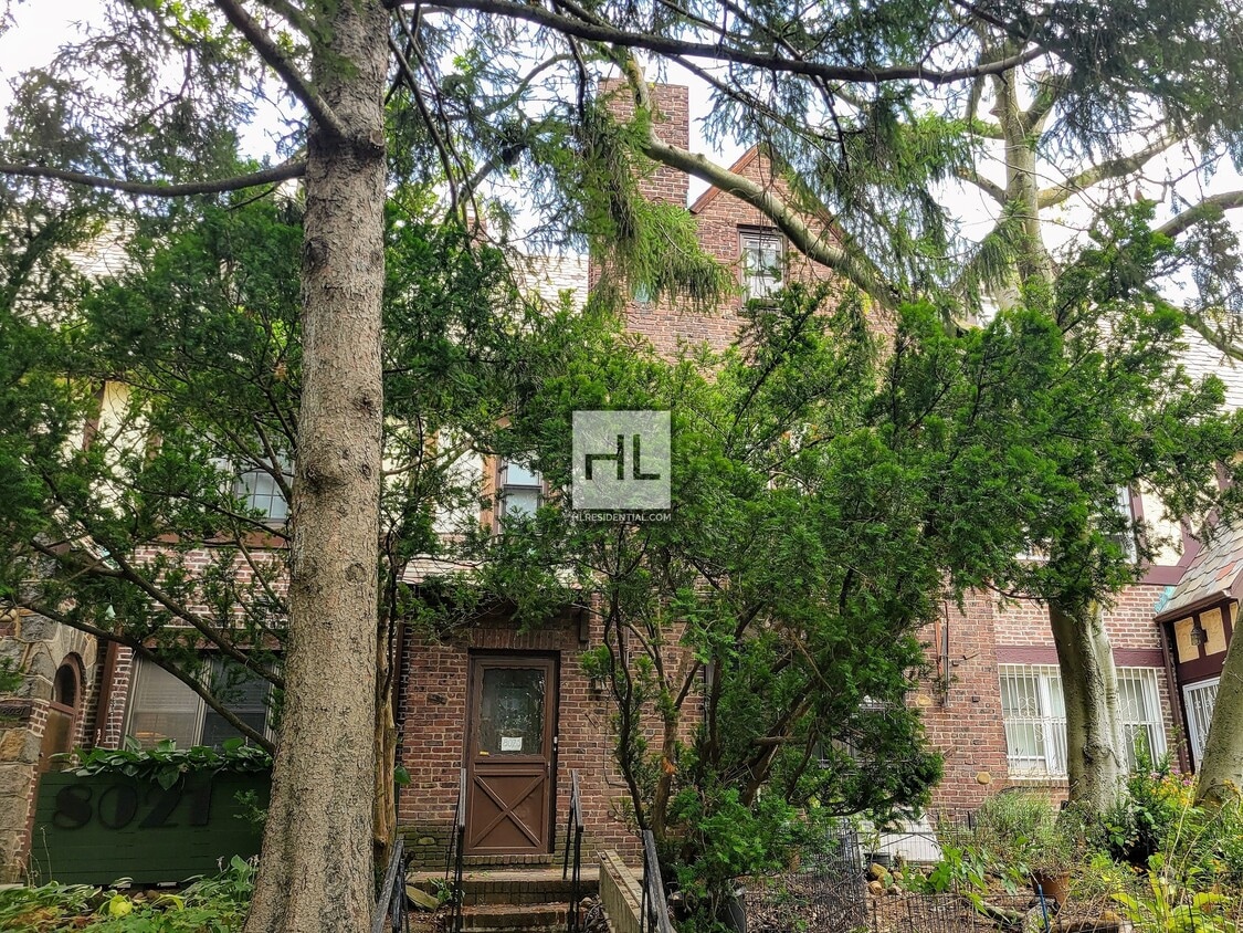 Beautiful 4BR/2BA HOUSE in Kew Gardens wit... Room for Rent in Queens