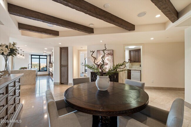 Foto del edificio - 7181 E Camelback Rd