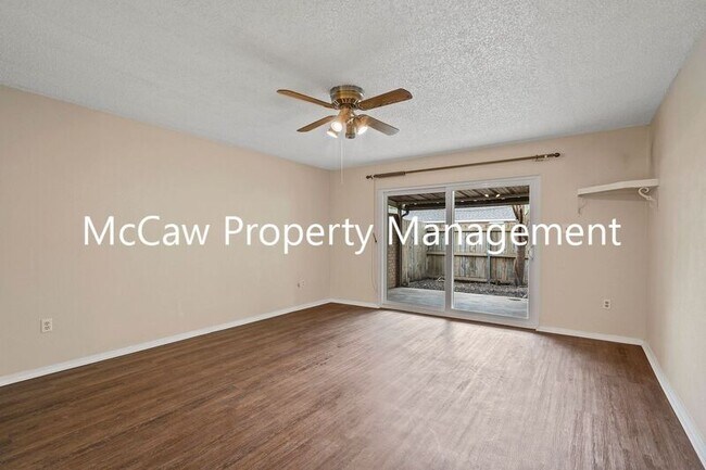 Foto del edificio - 2326 Garden Park Ct