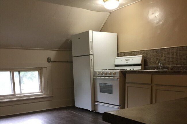 Stove and Refrigerator Furnished - 503 Middle
