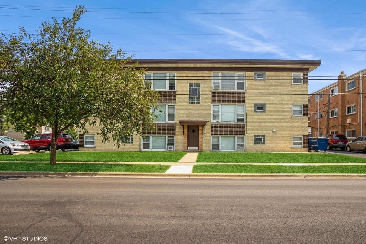 Primary Photo - 9791 Ivanhoe Ave