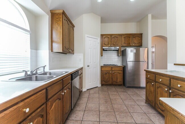 Foto del edificio - 7517 Creek Meadow Dr