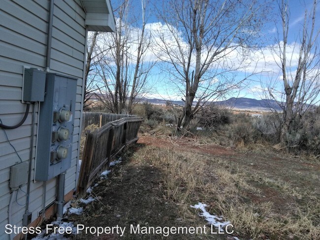 Building Photo - 403 W Frontage Rd
