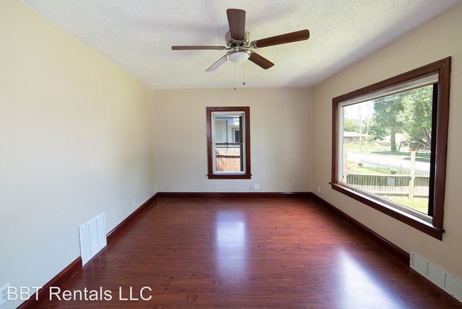 Building Photo - 3 br, 1 bath House - 606 Watrous Avenue