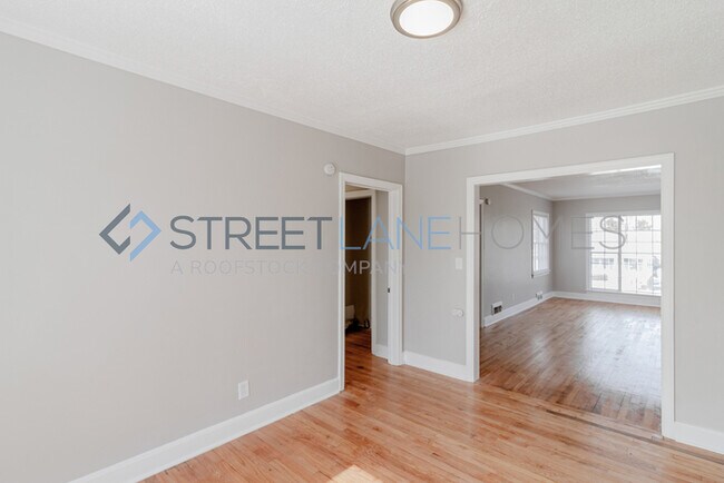Building Photo - SIGN LEASE BY 2/28 AND GET $250 OFF FIRST ...