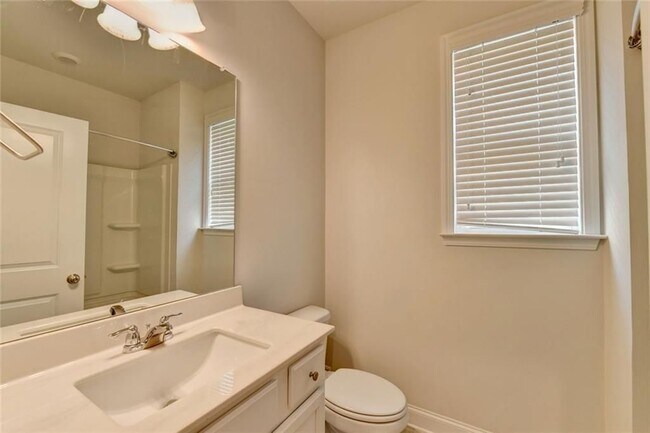 Foto del edificio - 3335 Fall Branch Ln