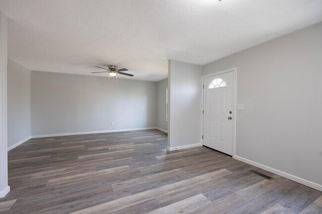 Foto del edificio - 140 Levy Rd